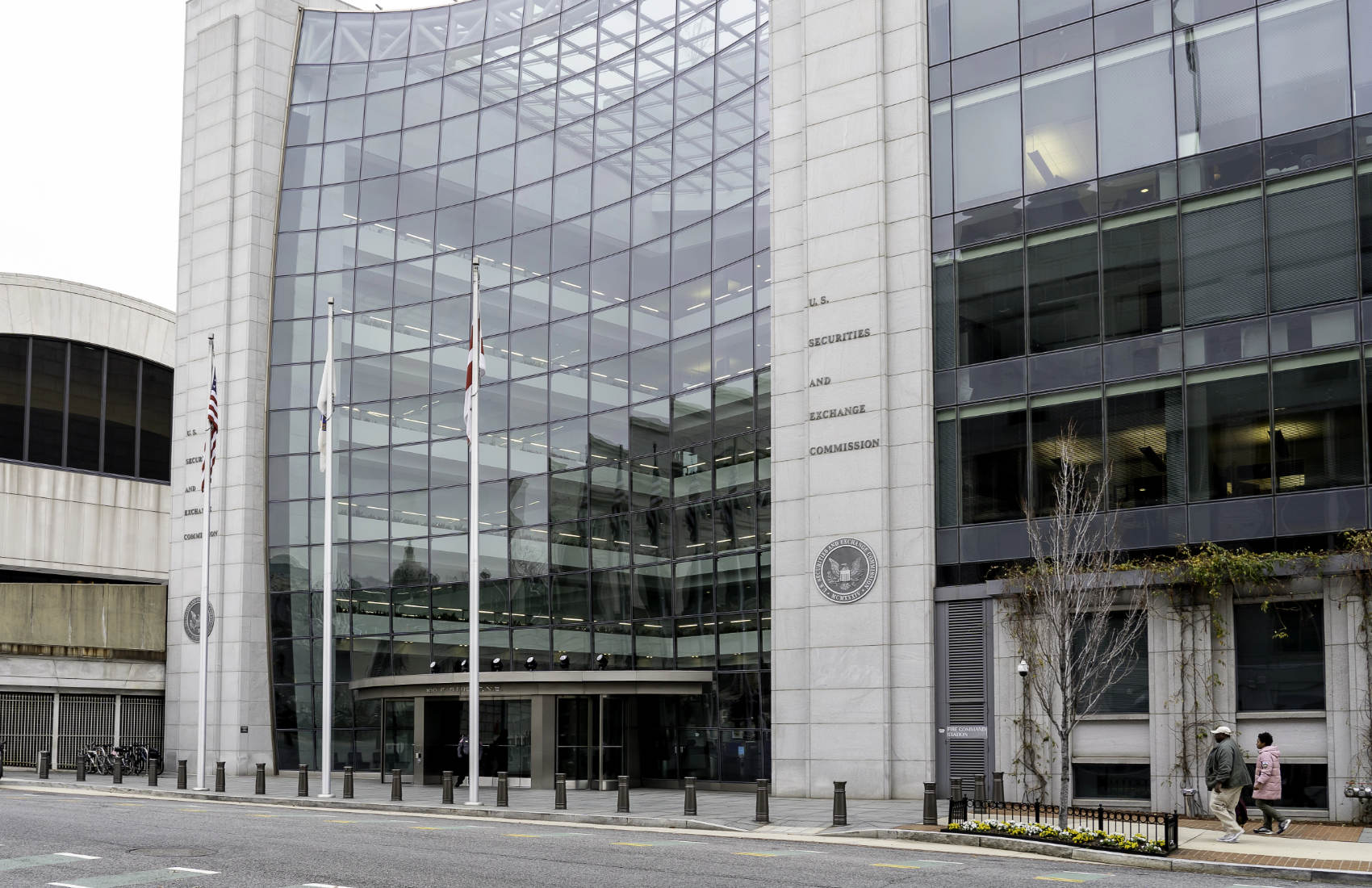 SEC’s tokenized stock exemption allows third party tokens, but only with full rights