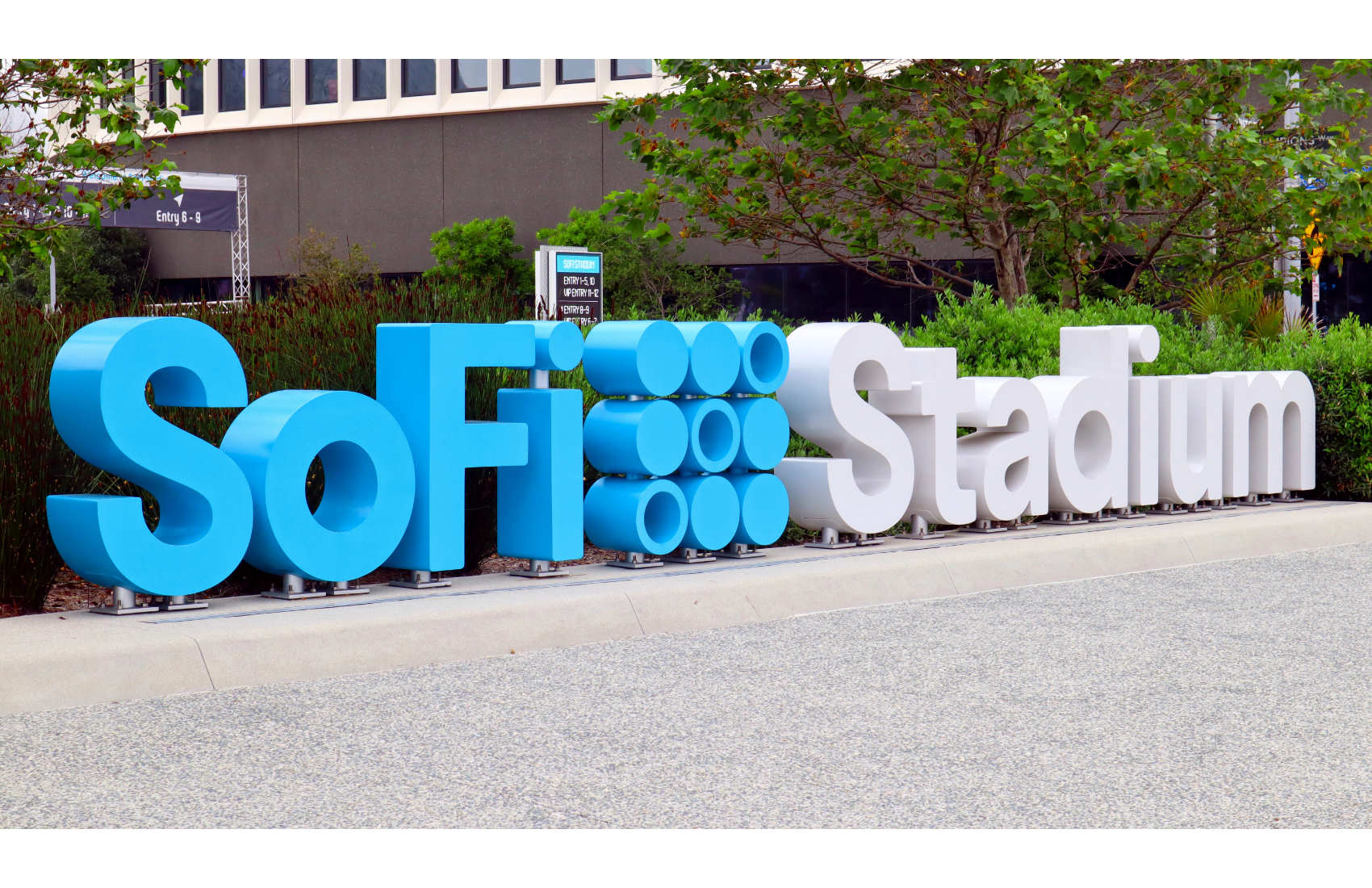 SoFi launches retail tokenized deposits paying 4.4%